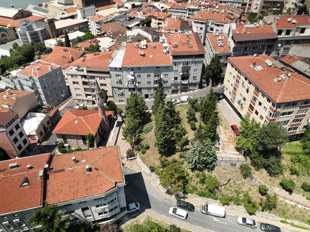 Herkes önünden geçiyor ama kimse farkında değil! İstanbul'un göbeğinde yüz yıllardır duruyor, ne olduğu ortaya çıktı 14